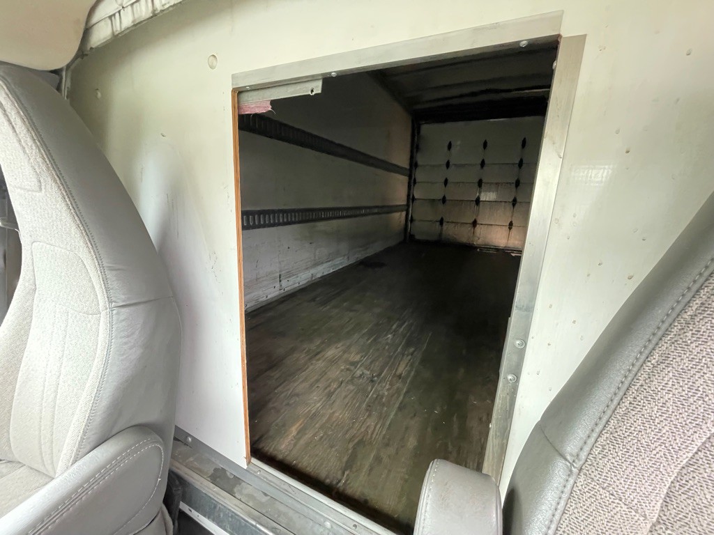 2019 Chevrolet Express Image 12