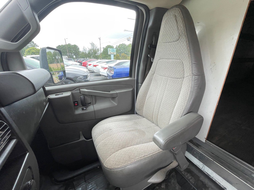 2019 Chevrolet Express Image 13