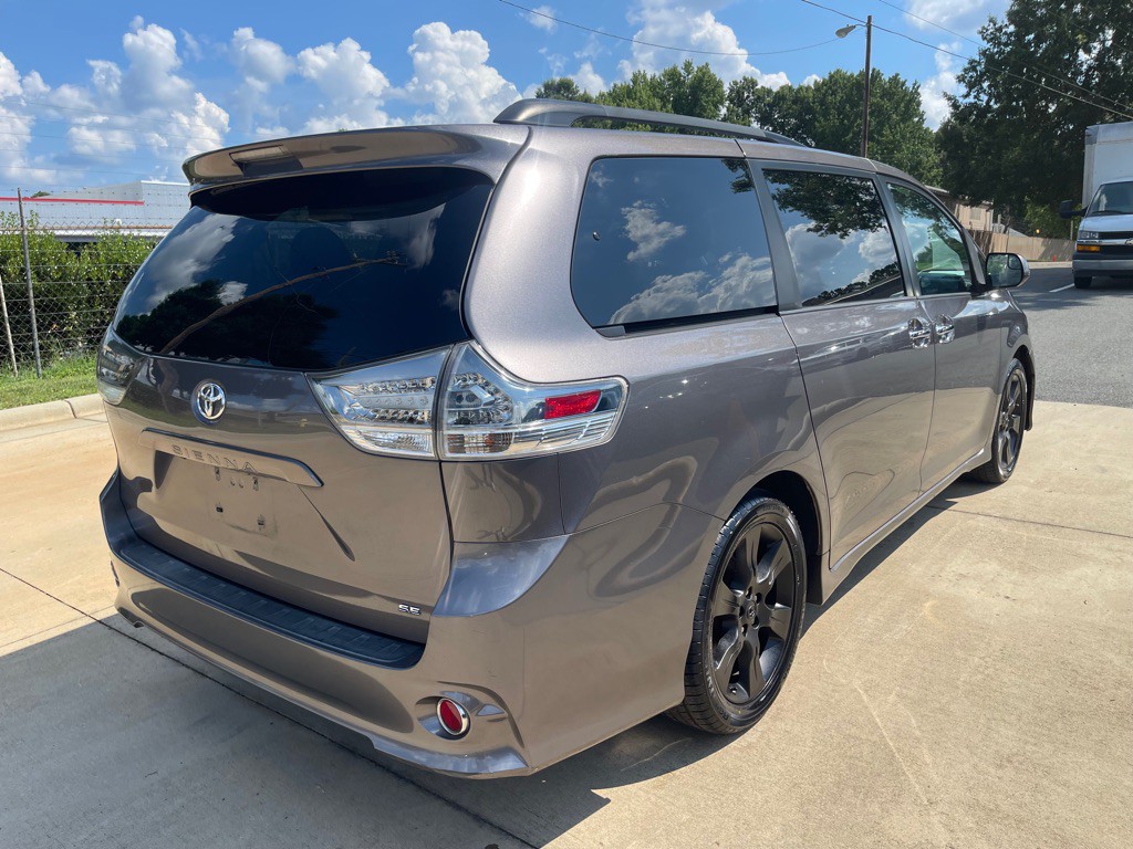 2015 Toyota Sienna Image 7