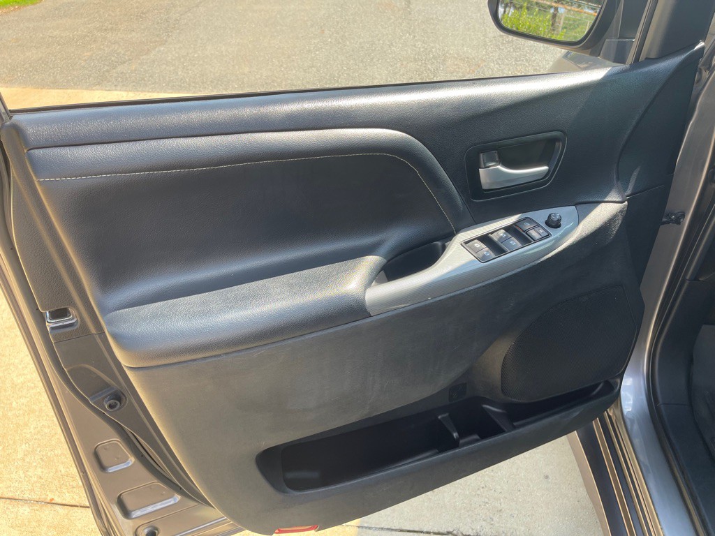 2015 Toyota Sienna Image 14