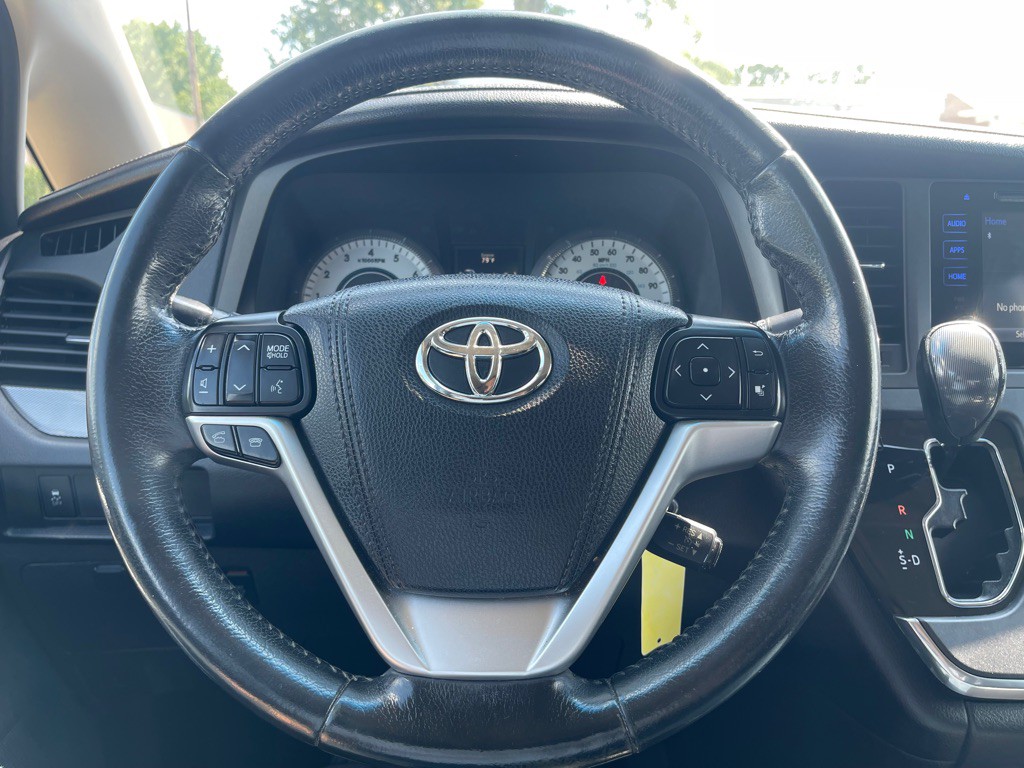 2015 Toyota Sienna Image 19