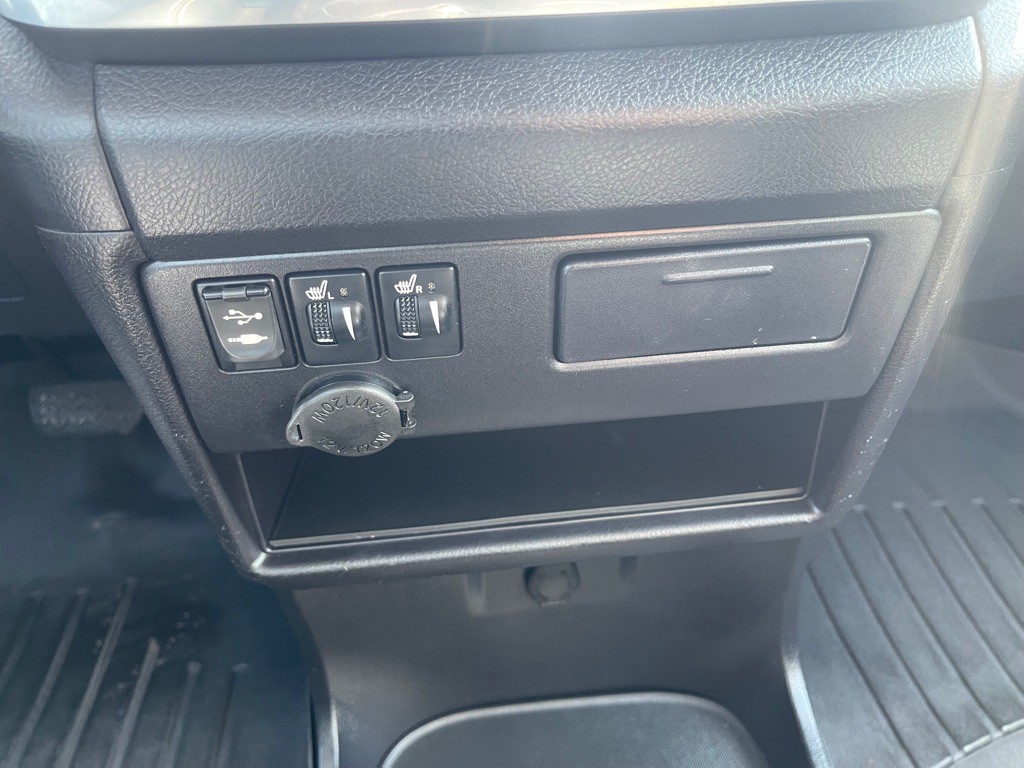 2015 Toyota Sienna Image 25