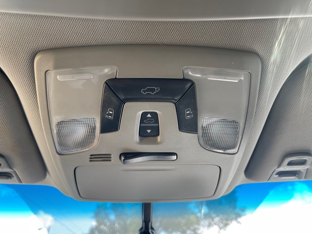 2015 Toyota Sienna Image 28