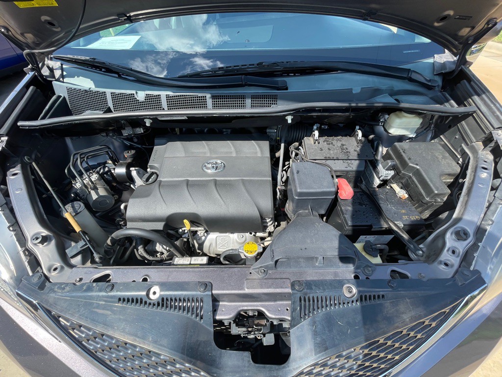 2015 Toyota Sienna Image 29