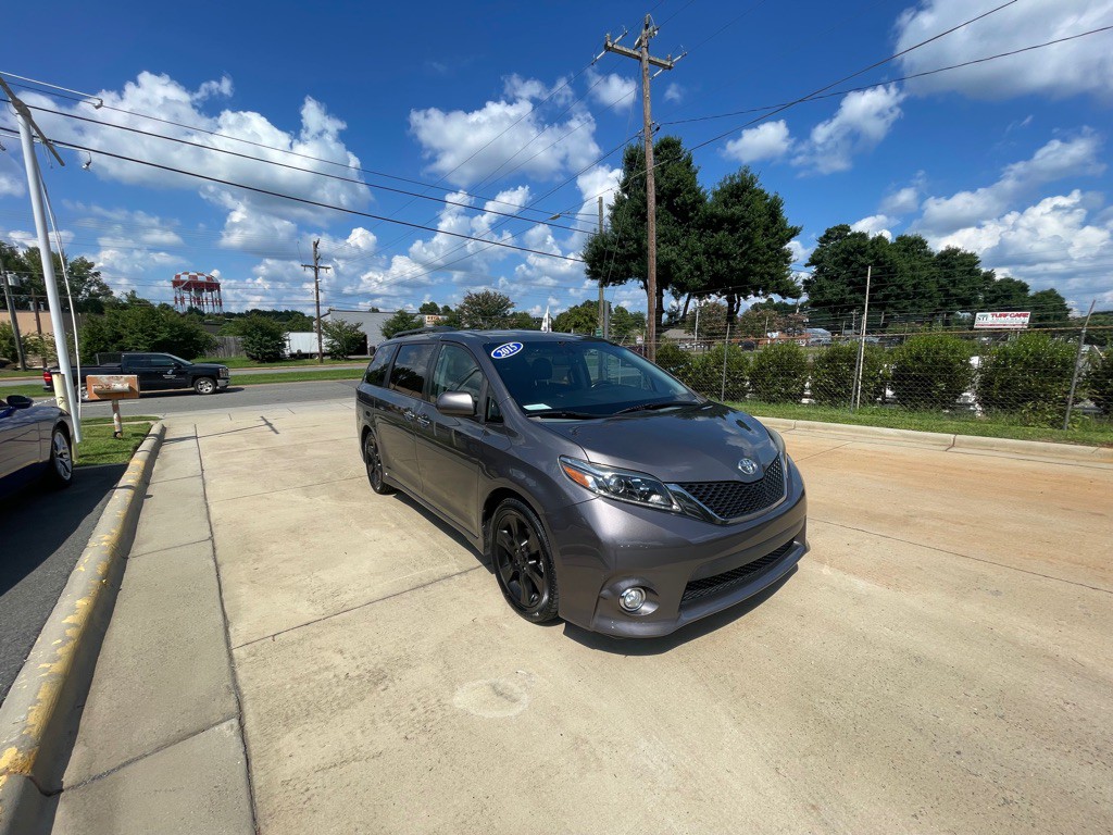 2015 Toyota Sienna Image 31