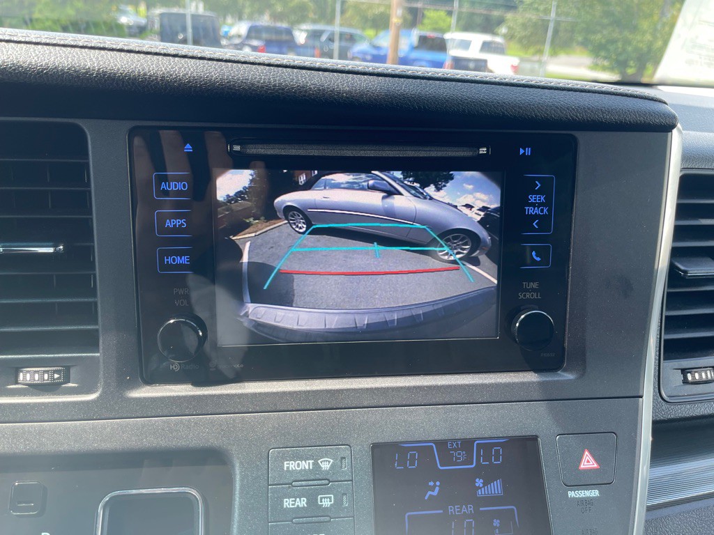 2015 Toyota Sienna Image 33
