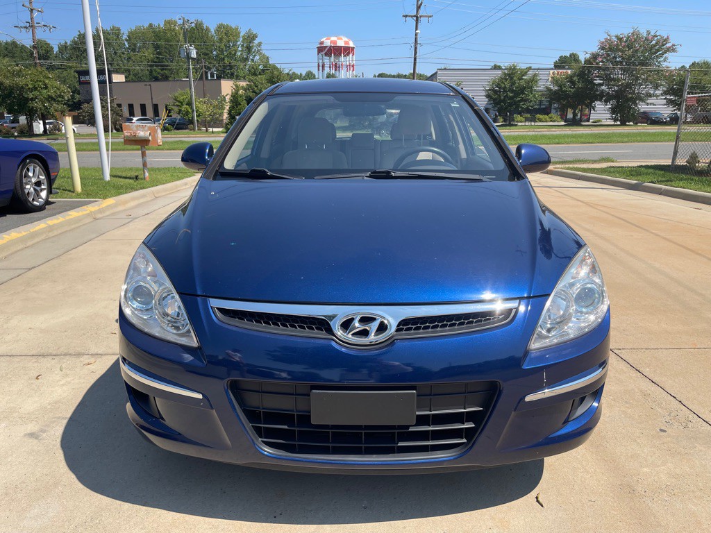 2011 Hyundai Elantra Image 2