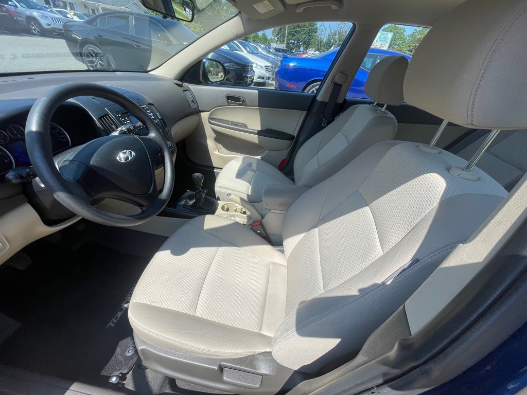 2011 Hyundai Elantra Image 12