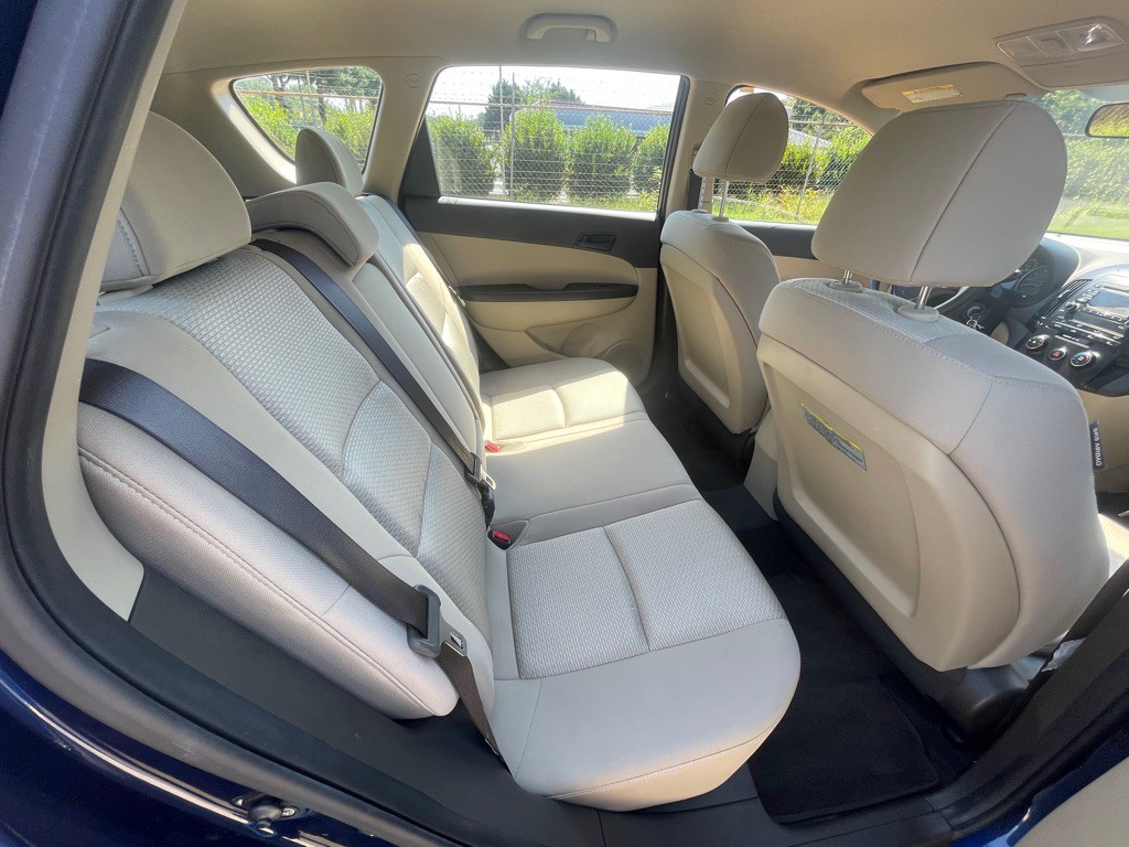2011 Hyundai Elantra Image 22