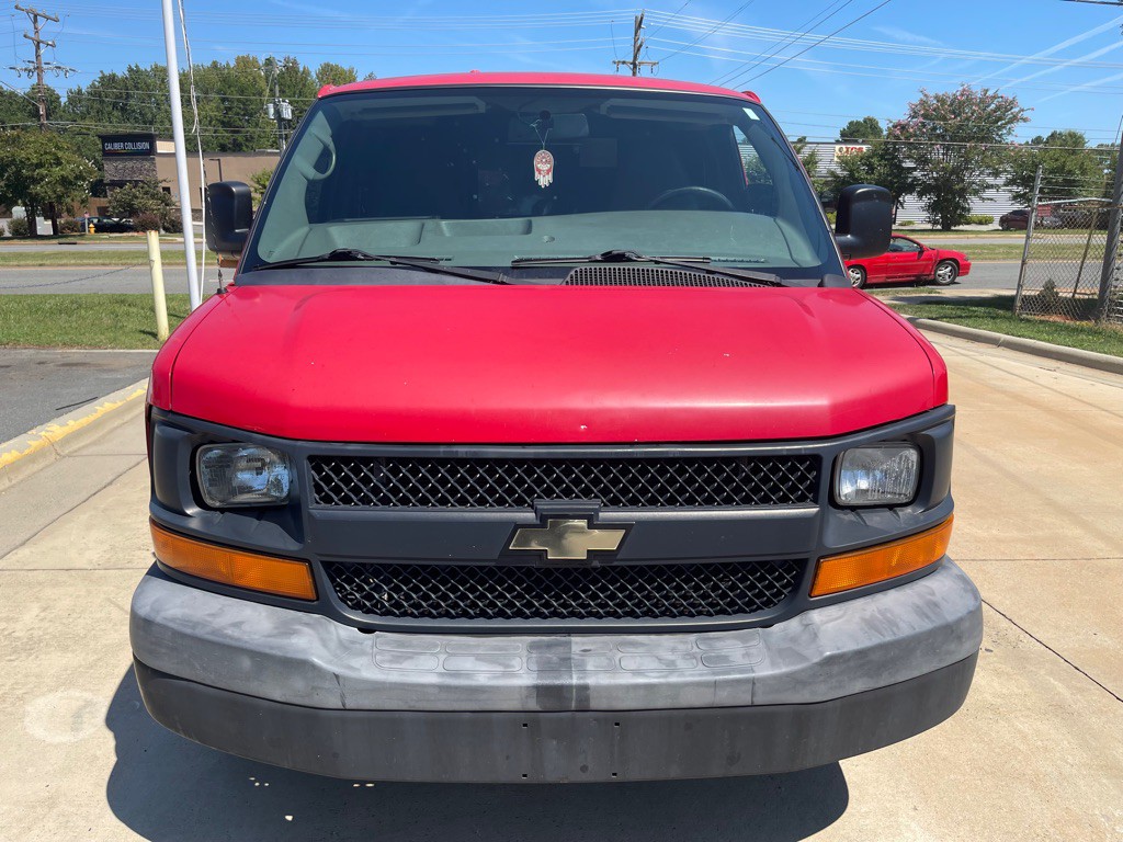 2014 Chevrolet Express Image 2