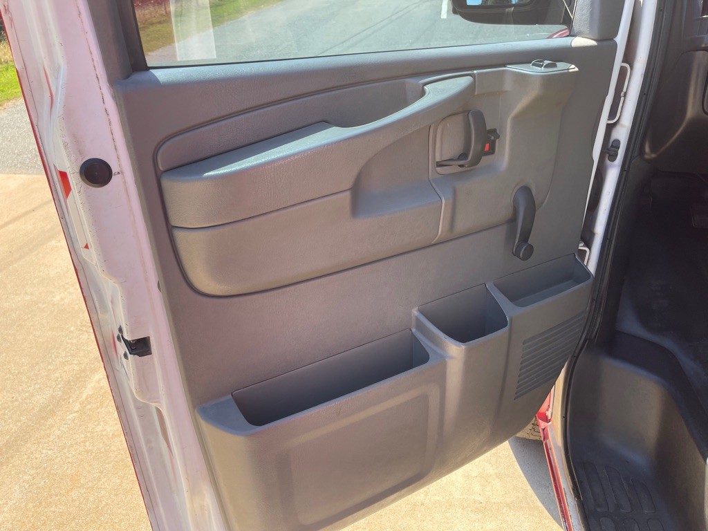 2014 Chevrolet Express Image 12