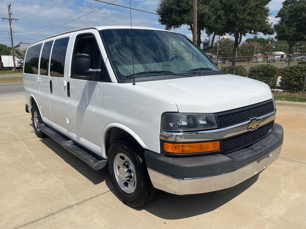 2015 Chevrolet Express Image 1