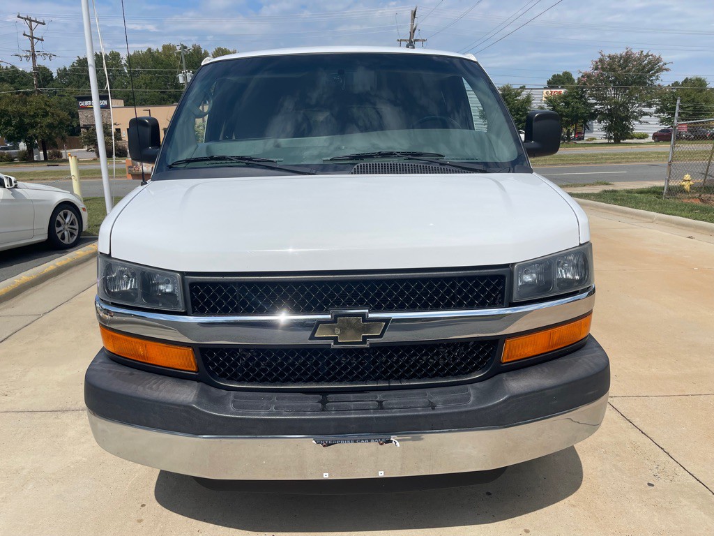 2015 Chevrolet Express Image 2