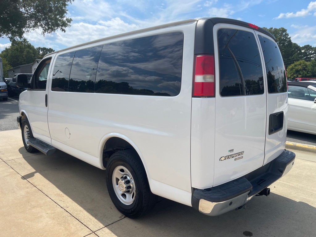 2015 Chevrolet Express Image 4