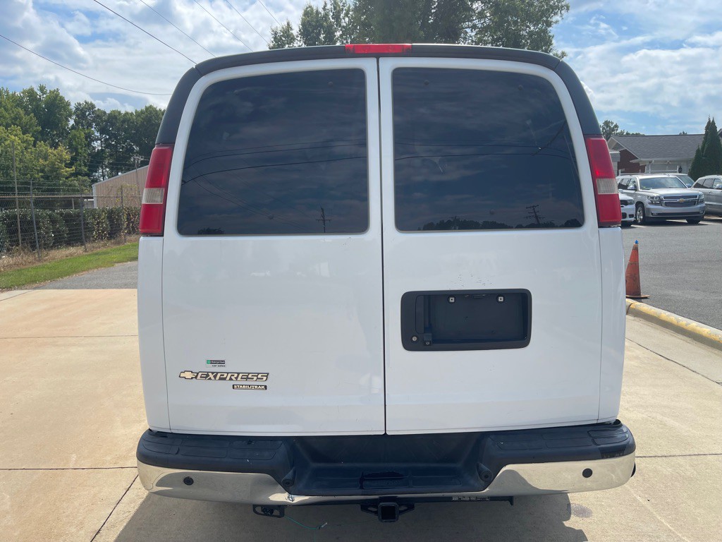 2015 Chevrolet Express Image 5