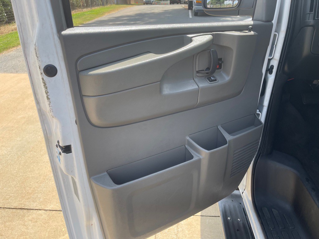 2015 Chevrolet Express Image 7