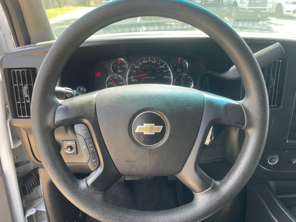 2015 Chevrolet Express Image 10