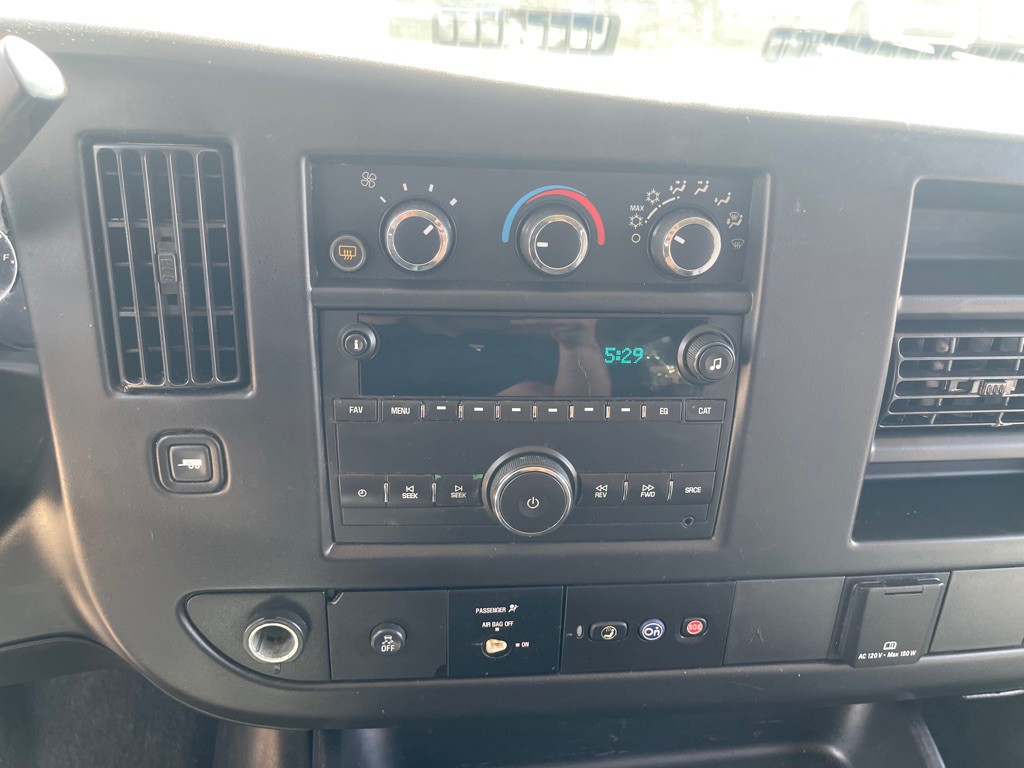 2015 Chevrolet Express Image 12