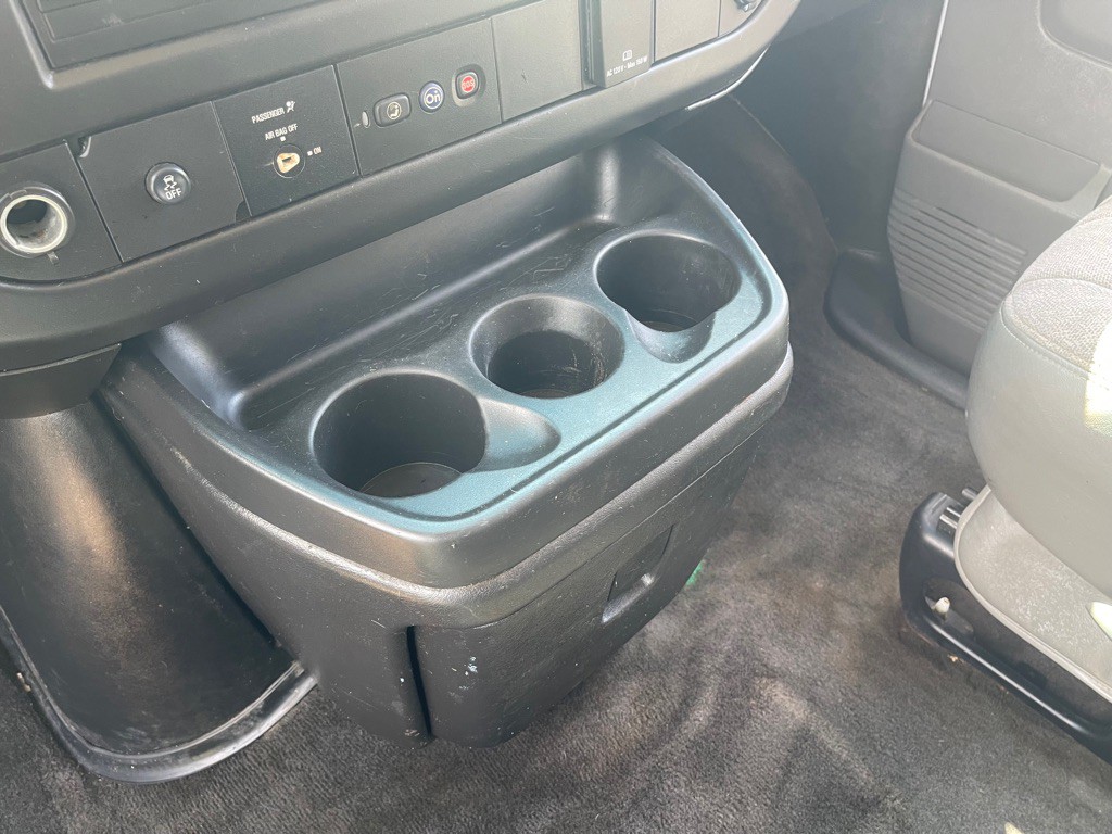 2015 Chevrolet Express Image 13