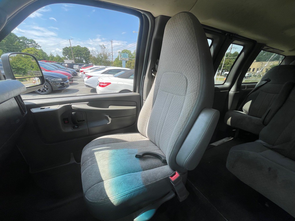 2015 Chevrolet Express Image 14