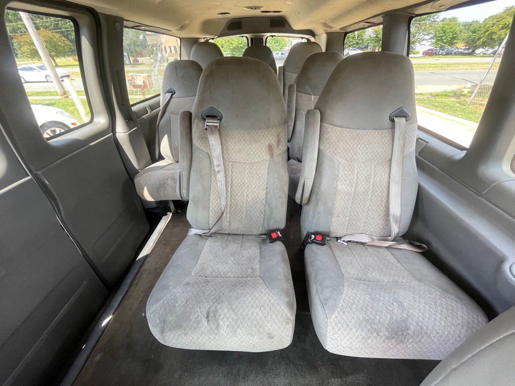 2015 Chevrolet Express Image 15