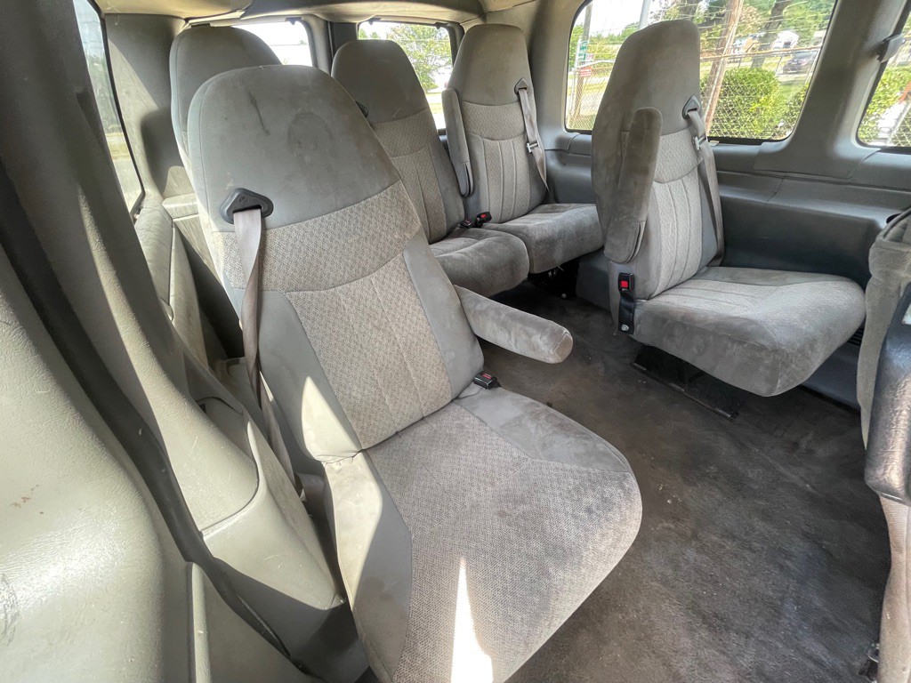 2015 Chevrolet Express Image 17