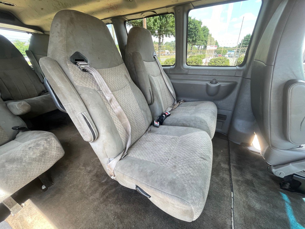 2015 Chevrolet Express Image 18