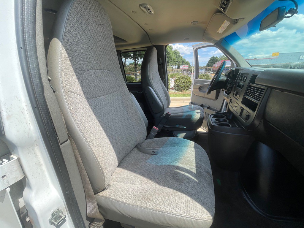 2015 Chevrolet Express Image 20