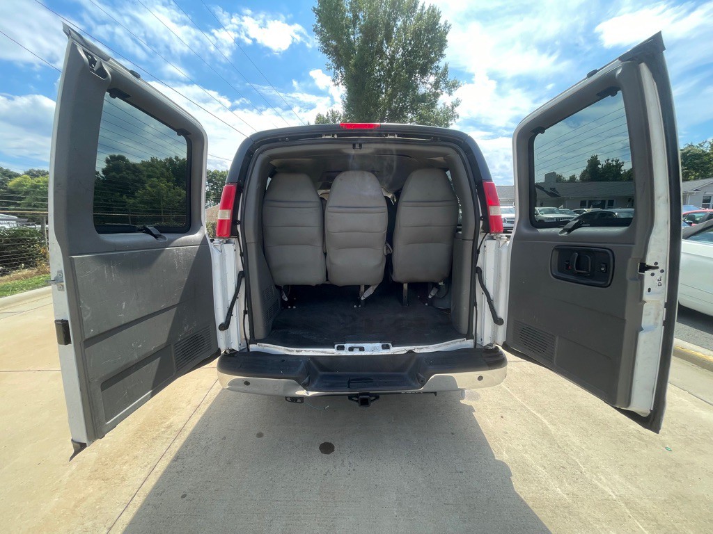2015 Chevrolet Express Image 21