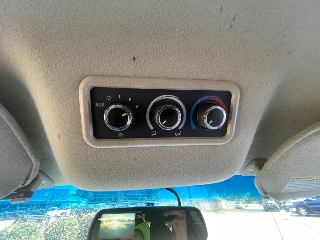 2015 Chevrolet Express Image 23