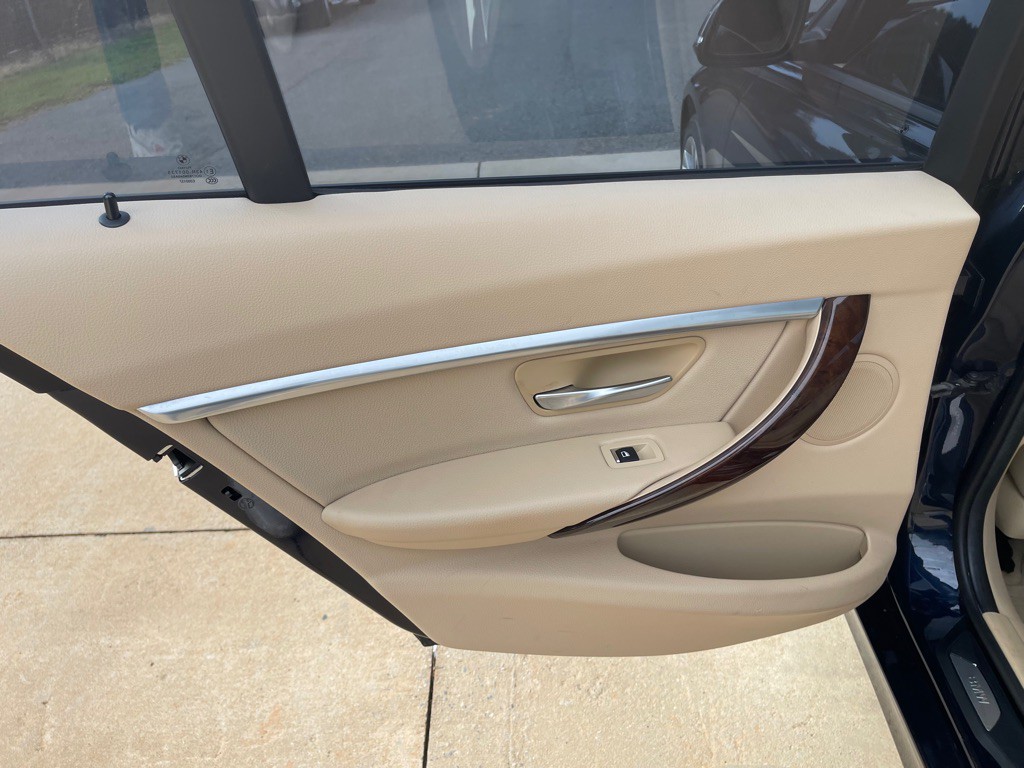 2016 BMW 3 Series Image 10