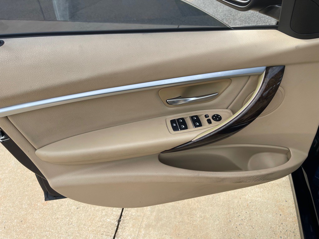 2016 BMW 3 Series Image 11