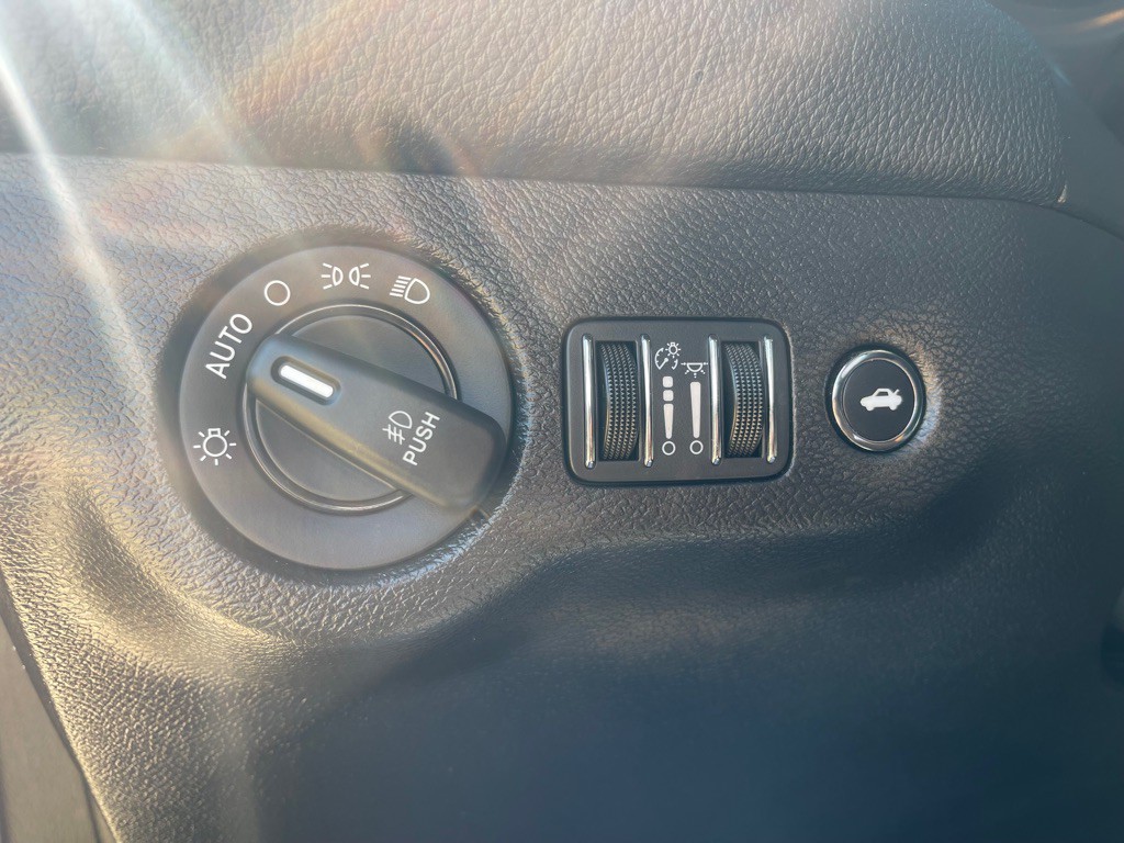 2021 Dodge Challenger Image 12