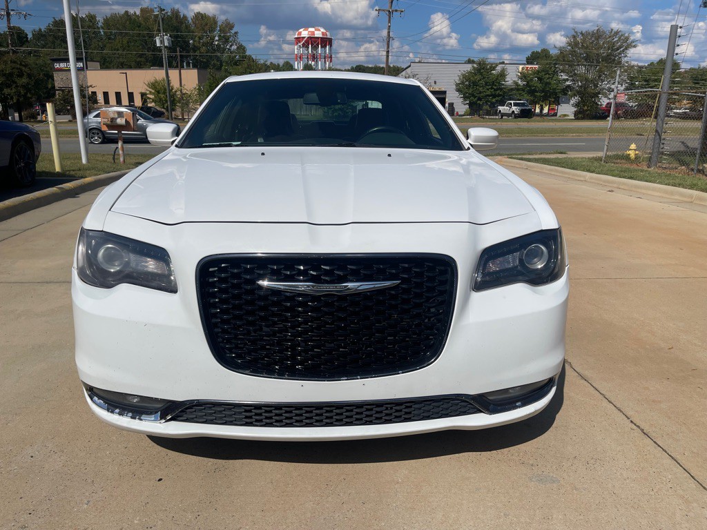 2019 Chrysler 300 Image 2
