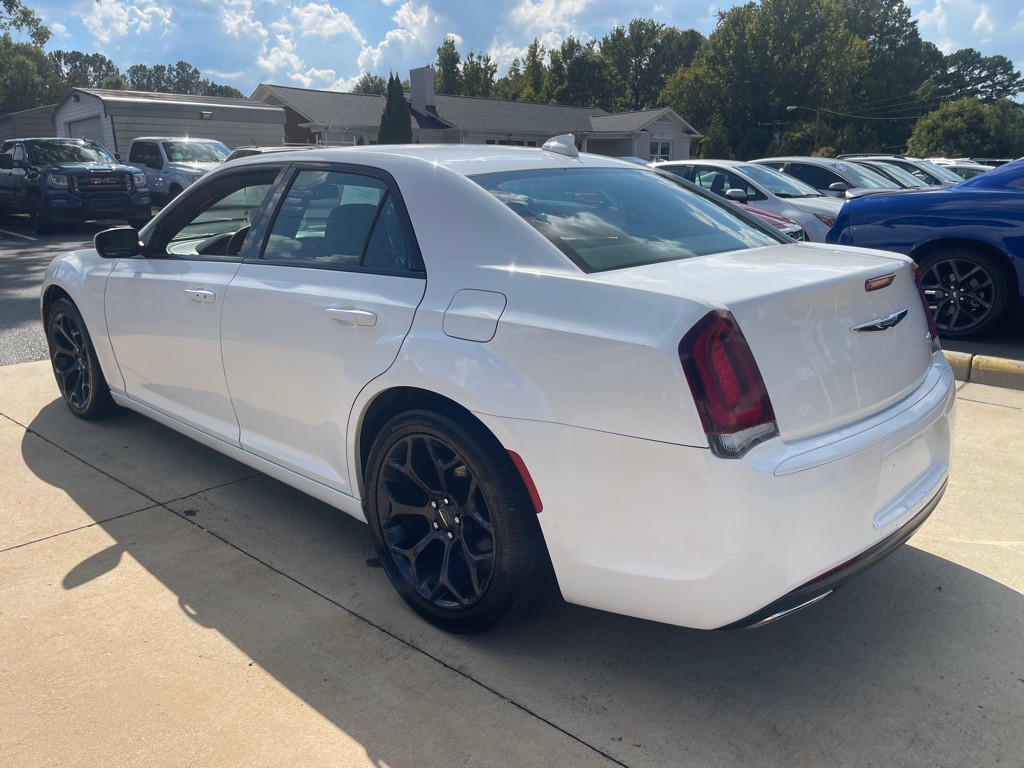 2019 Chrysler 300 Image 4