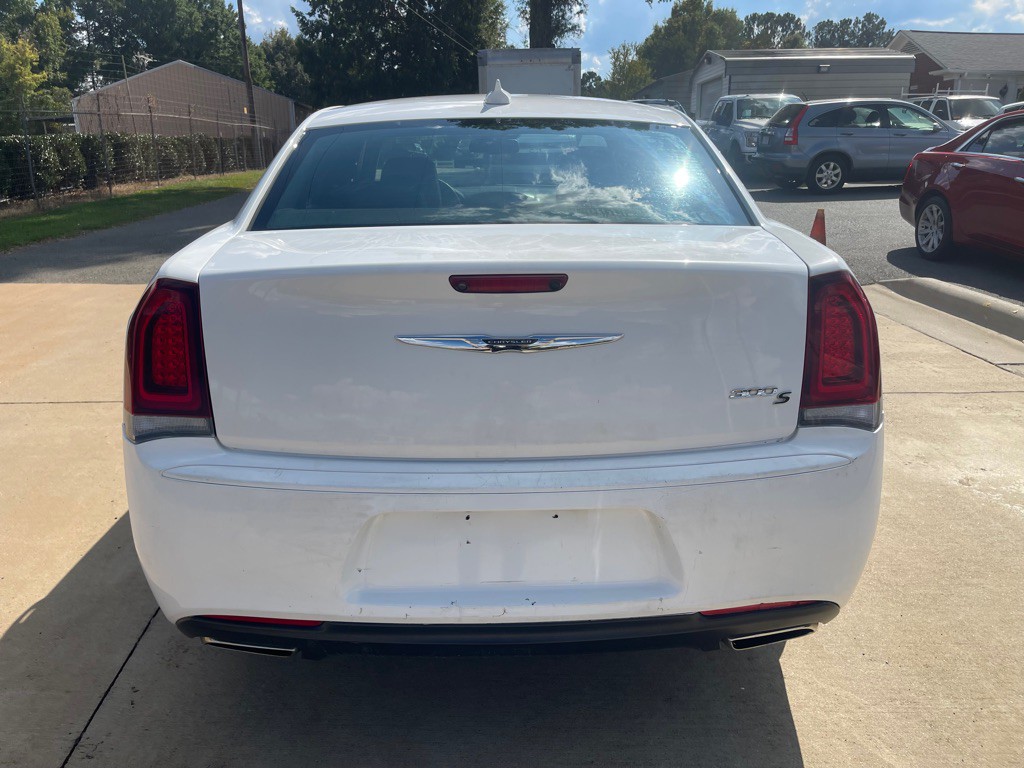 2019 Chrysler 300 Image 5