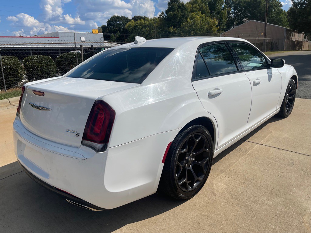 2019 Chrysler 300 Image 6