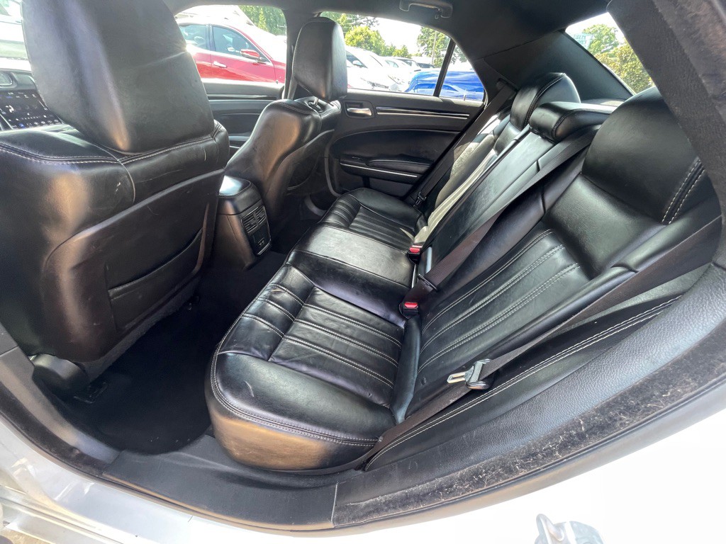 2019 Chrysler 300 Image 7