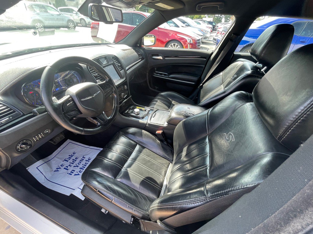 2019 Chrysler 300 Image 9