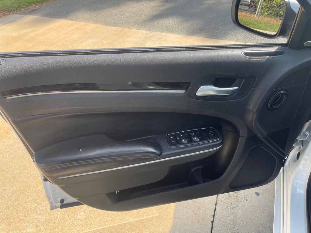 2019 Chrysler 300 Image 10