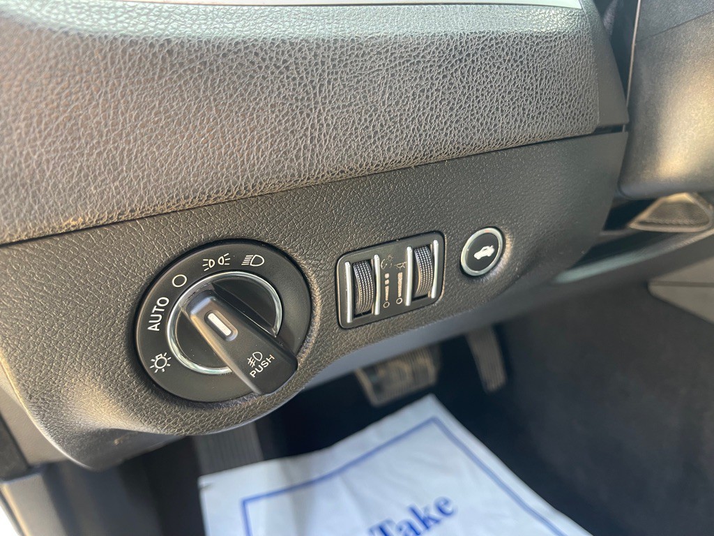 2019 Chrysler 300 Image 11