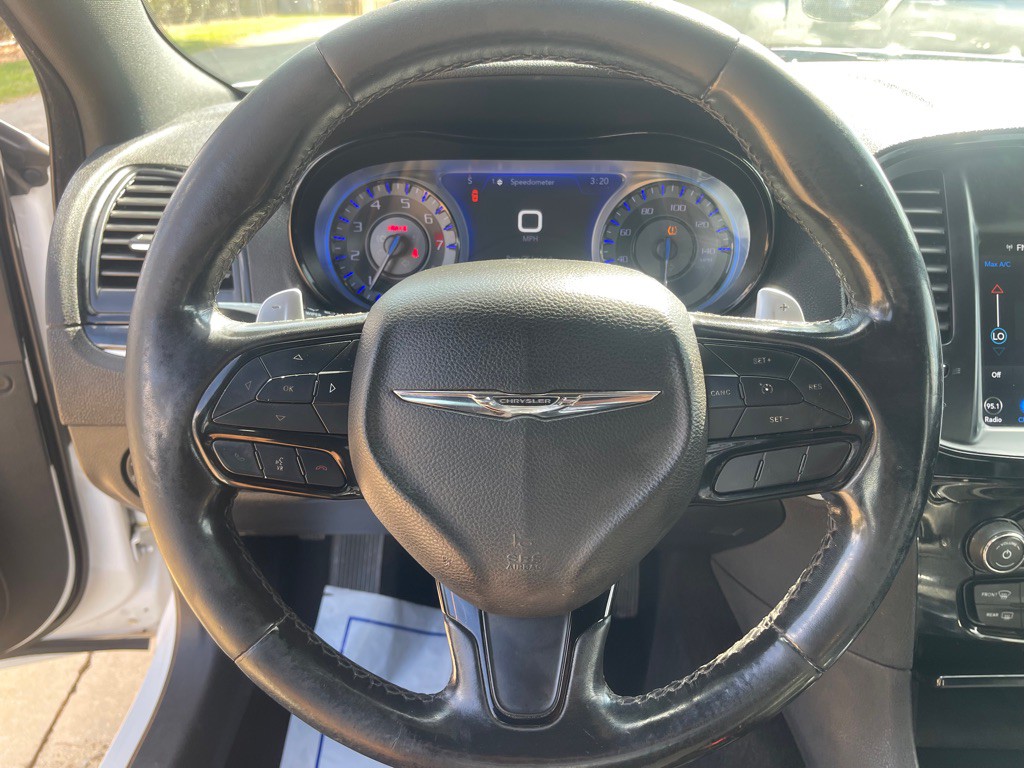 2019 Chrysler 300 Image 12