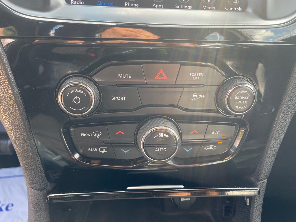 2019 Chrysler 300 Image 15