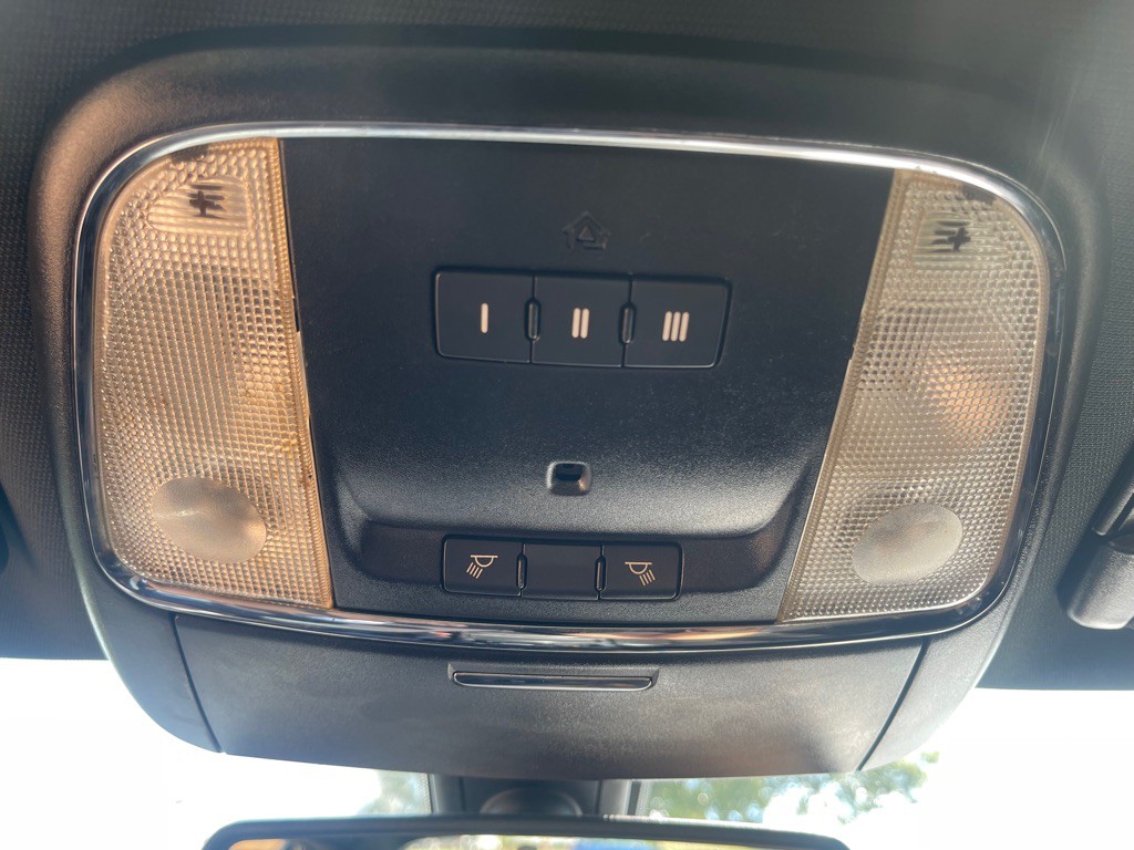 2019 Chrysler 300 Image 17