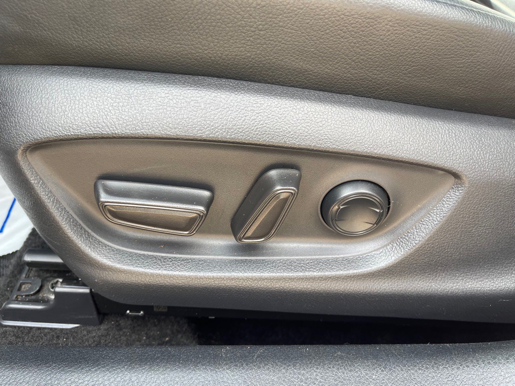 2019 Toyota Camry Image 14