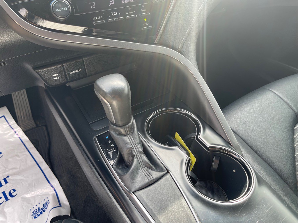 2019 Toyota Camry Image 18