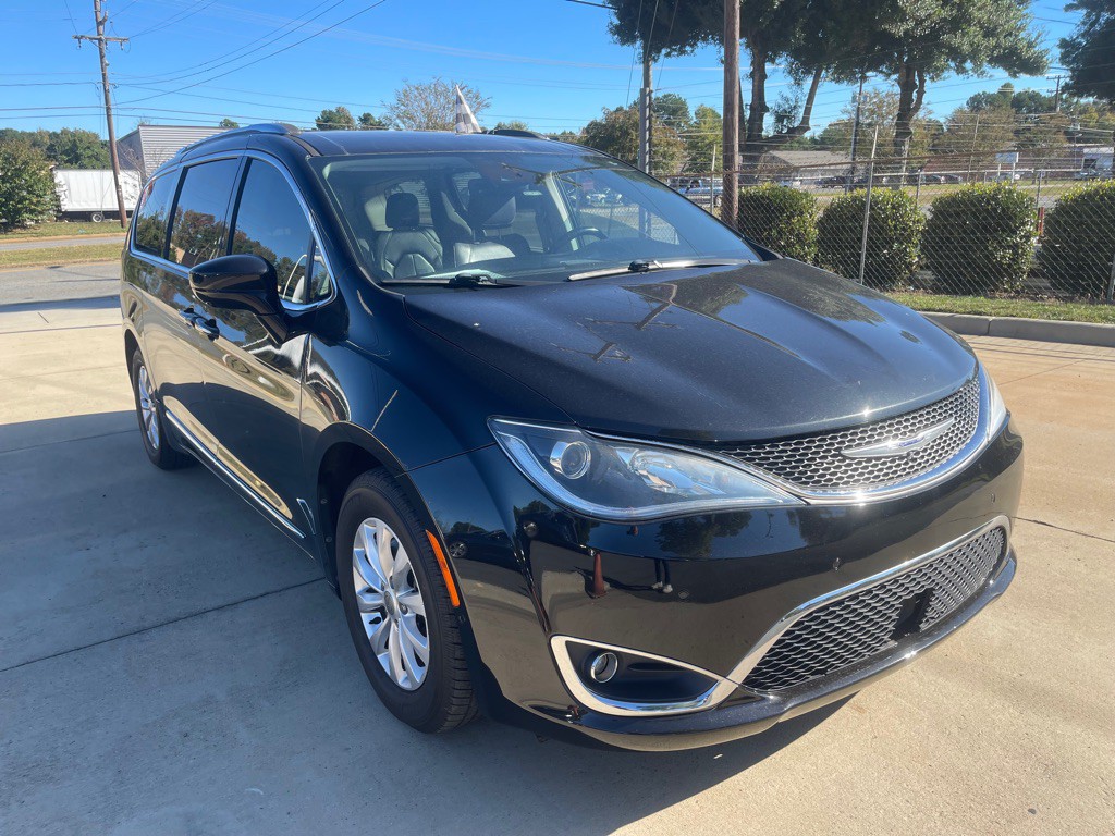 2019 Chrysler Pacifica Image 1