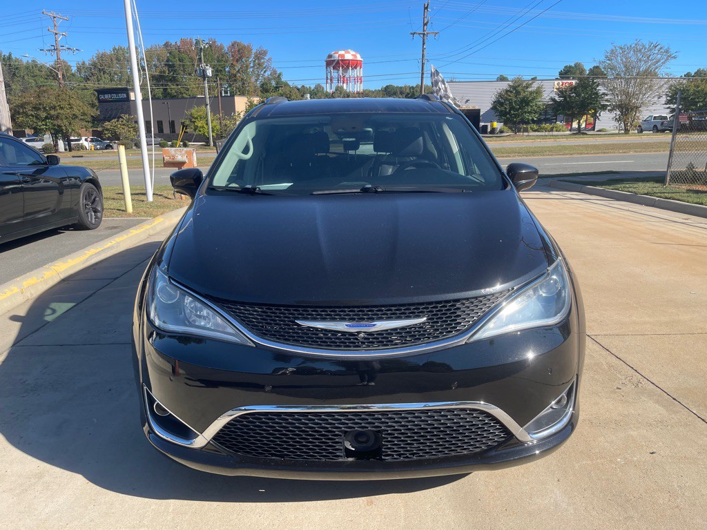 2019 Chrysler Pacifica Image 2