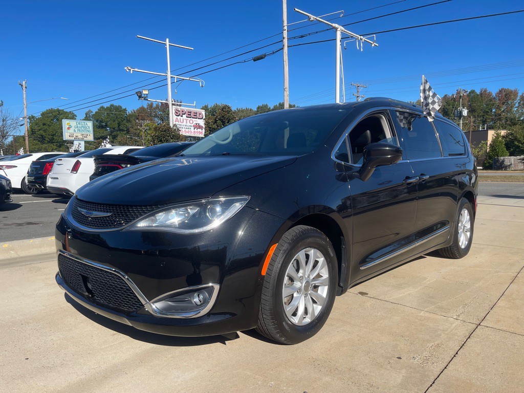 2019 Chrysler Pacifica Image 3