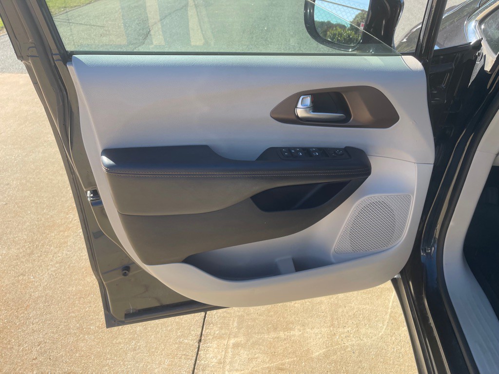 2019 Chrysler Pacifica Image 16